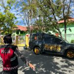 Guna Memastikan Kelancaran dan Keselamatan Polwan Dit Samapta Laksanakan Pengaturan Lalu lintas di Depan SMA 7 Gorontalo