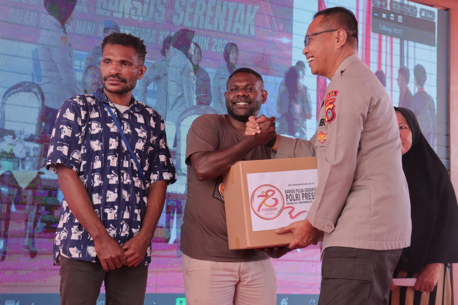DALAM RANGKA HARI BHAYANGKARA KE-78, POLDA GORONTALO DISTRIBUSIKAN 8000 PAKET SEMBAKO HINGGA MELAKUKAN PROGRAM RENOVASI RUMAH BAGI MASYARAKAT KURANG MAMPU